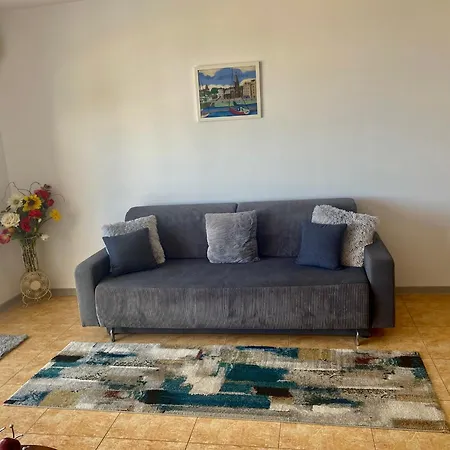 Gorgeous, 1 Bed Apt, Sea Views. Apartament Dyuni