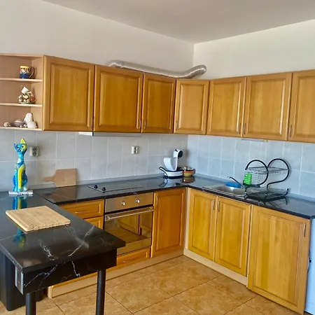 شقة Gorgeous, 1 Bed Apt, Sea Views.
