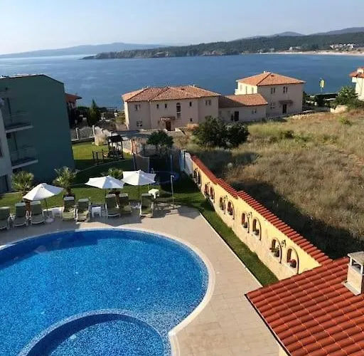 Gorgeous, 1 Bed Apt, Sea Views. *