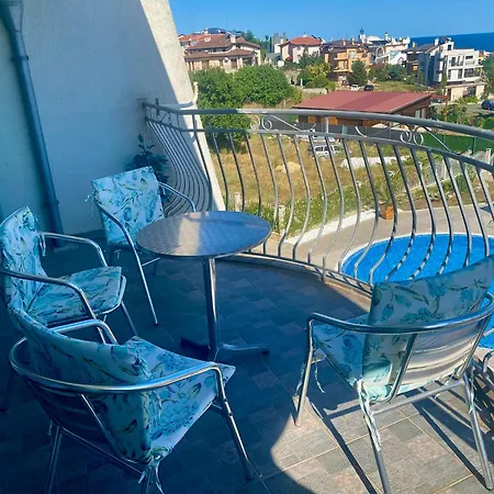 Gorgeous, 1 Bed Apt, Sea Views. Apartmán *