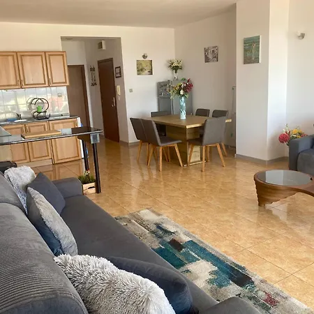Apartmán Gorgeous, 1 Bed Apt, Sea Views. Djuni