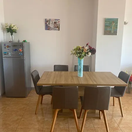 Gorgeous, 1 Bed Apt, Sea Views. Apartmán *