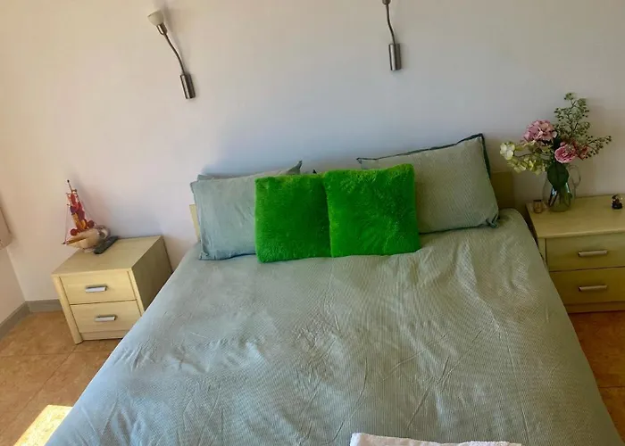 Апартаменты Gorgeous, 1 Bed Apt, Sea Views. *