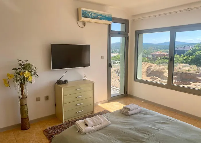 Gorgeous, 1 Bed Apt, Sea Views. *