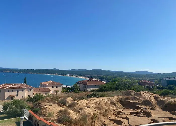 Gorgeous, 1 Bed Apt, Sea Views. Дюни