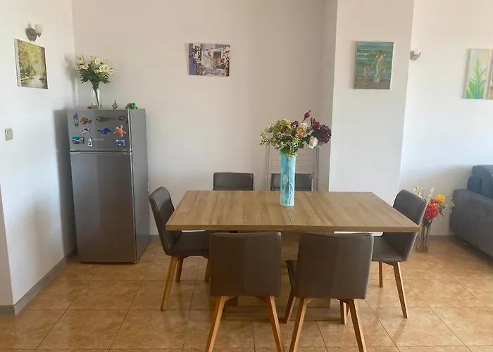 Gorgeous, 1 Bed Apt, Sea Views. Апартаменты *